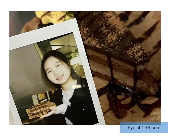 李月汝社媒晒照庆生 小宝生日快乐被爱温暖环绕为自己干杯